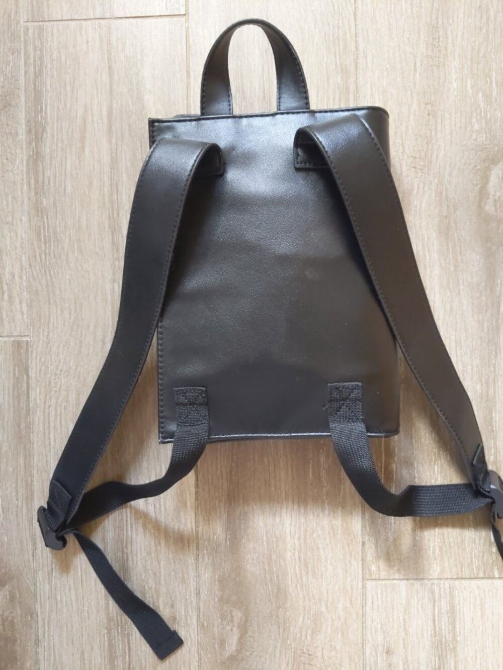 RARE Alice in wonderland Backpack shape as book - Picture 3 of 3
